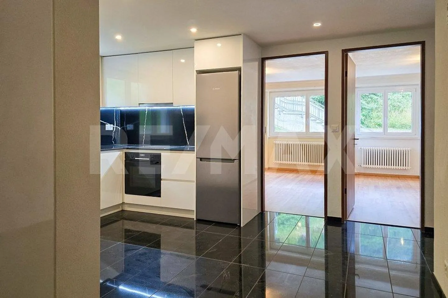 Sunny 3.5-room apartment with Matterhorn view in Zermatt - Photo 8 of 13