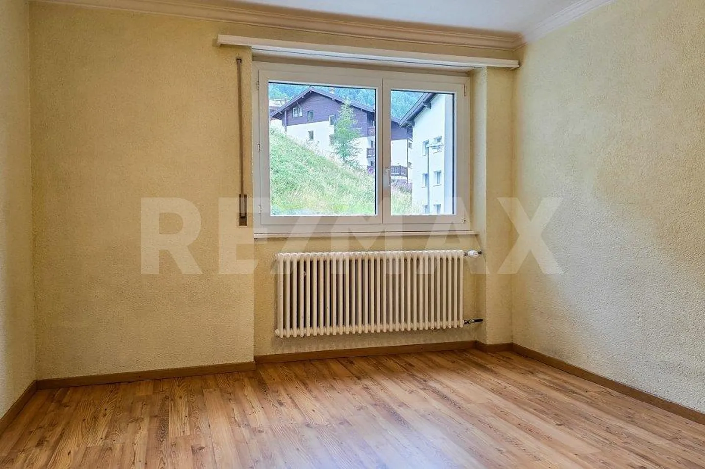 Sunny 3.5-room apartment with Matterhorn view in Zermatt - Photo 10 of 13