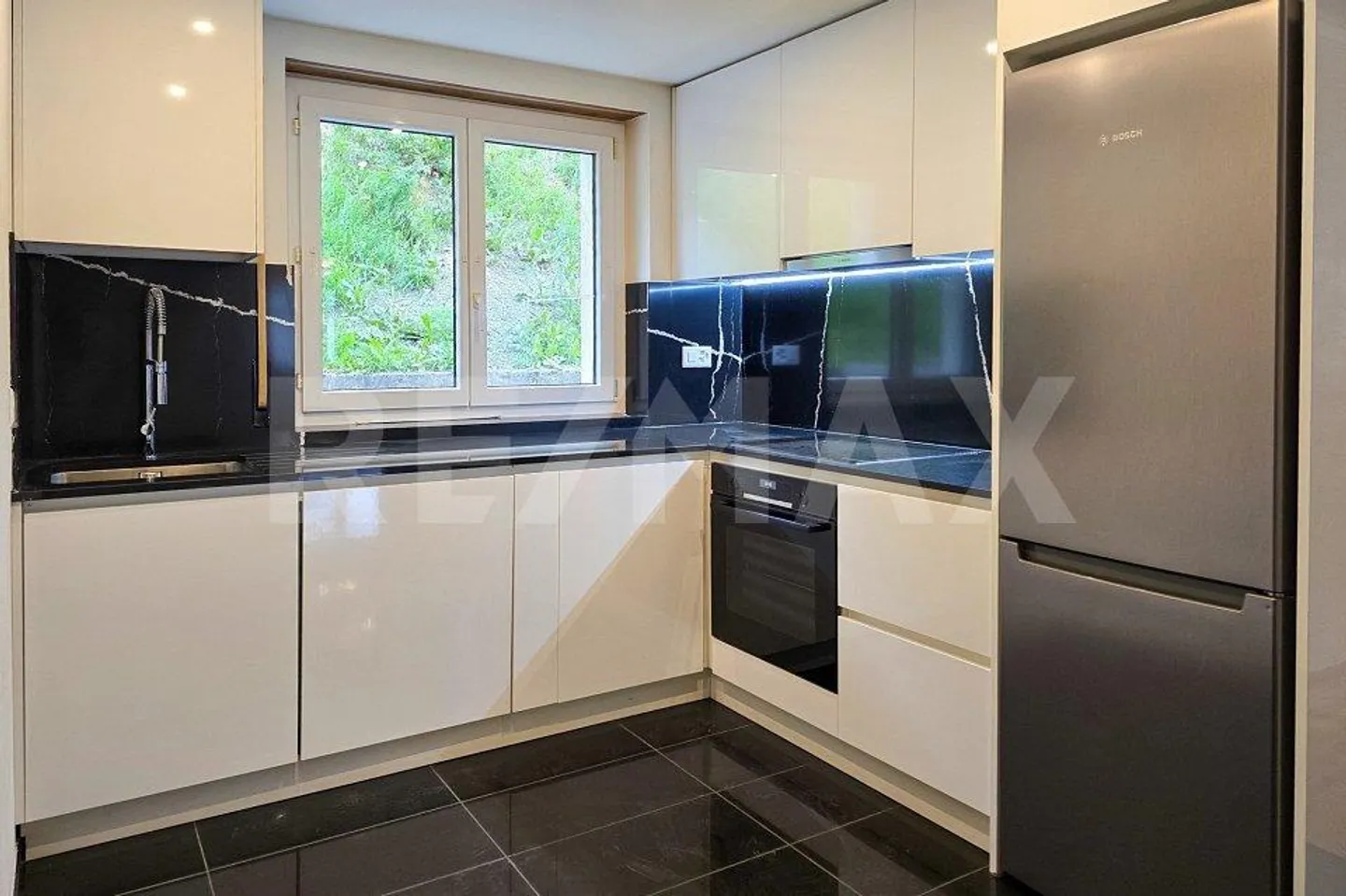 Sunny 3.5-room apartment with Matterhorn view in Zermatt - Photo 6 of 13