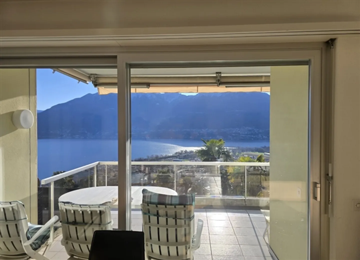 Appartement de 4,5 pièces au dernier étage avec une vue splendide sur le lac - Photo 1 sur 17