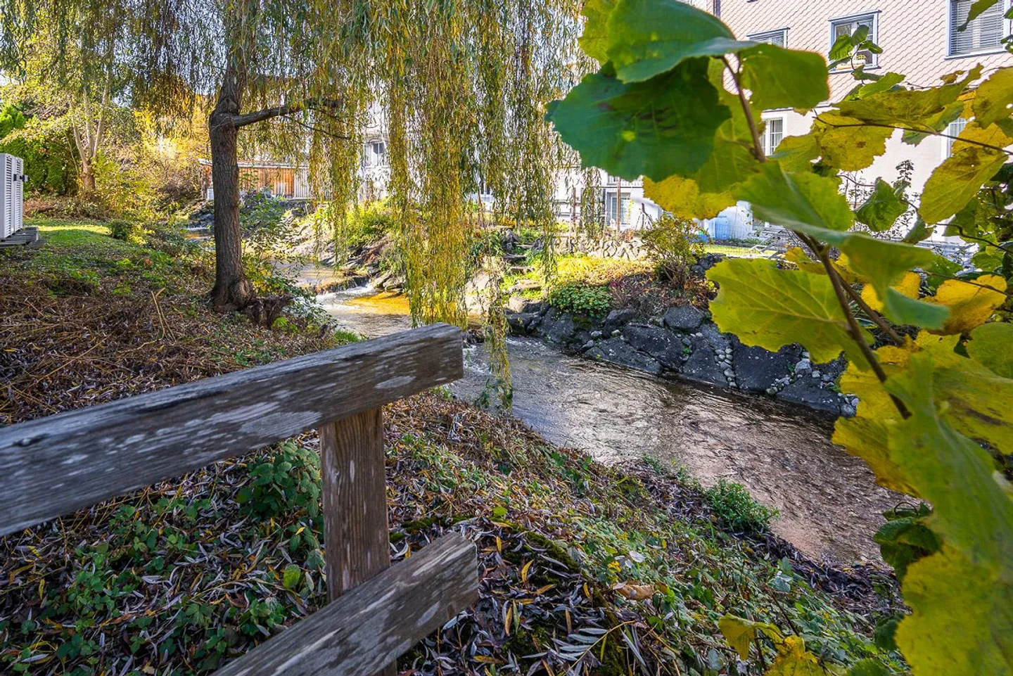 Maison à deux familles avec potentiel - Photo 2 sur 26