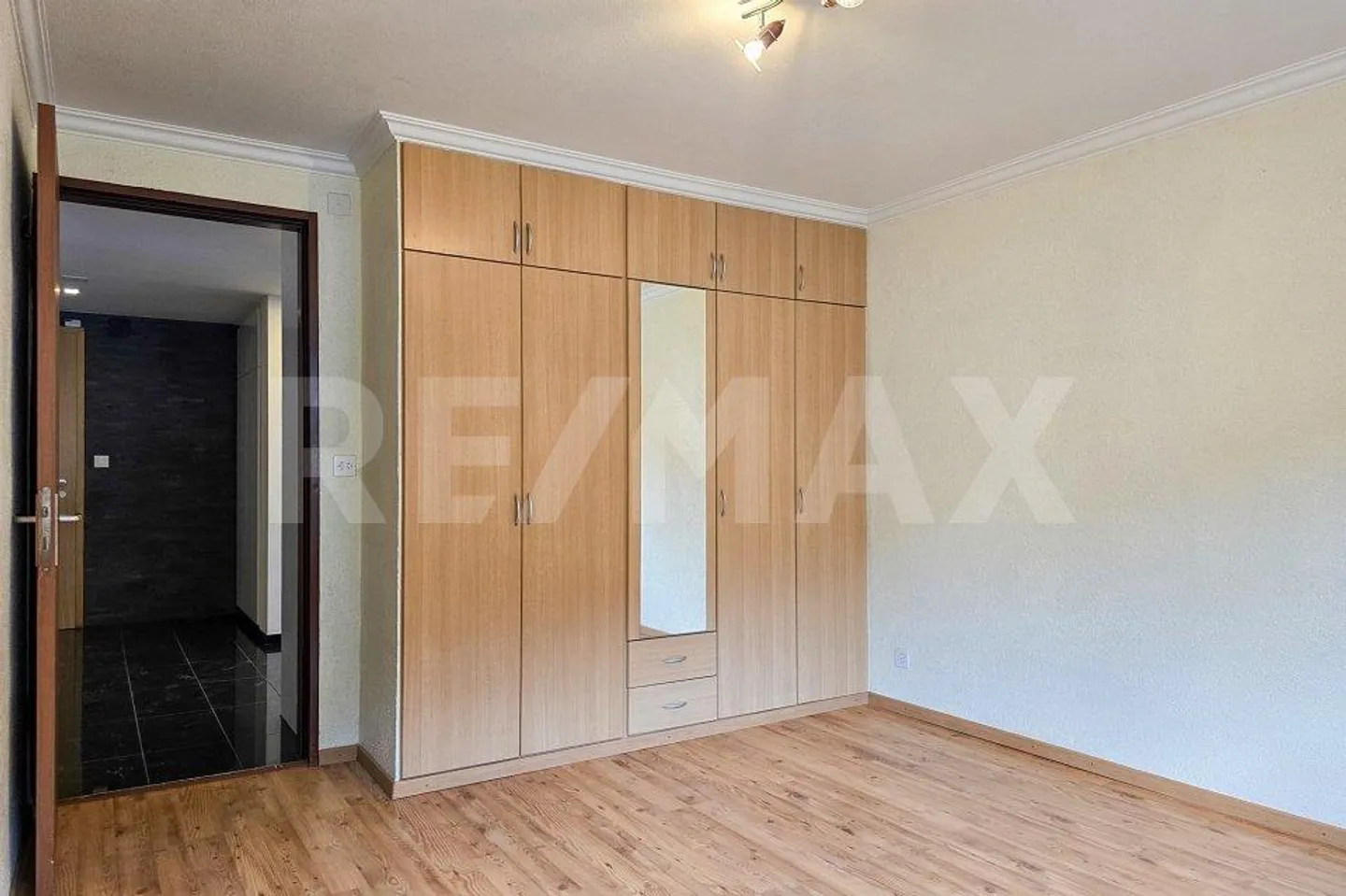 Sunny 3.5-room apartment with Matterhorn view in Zermatt - Photo 11 of 13