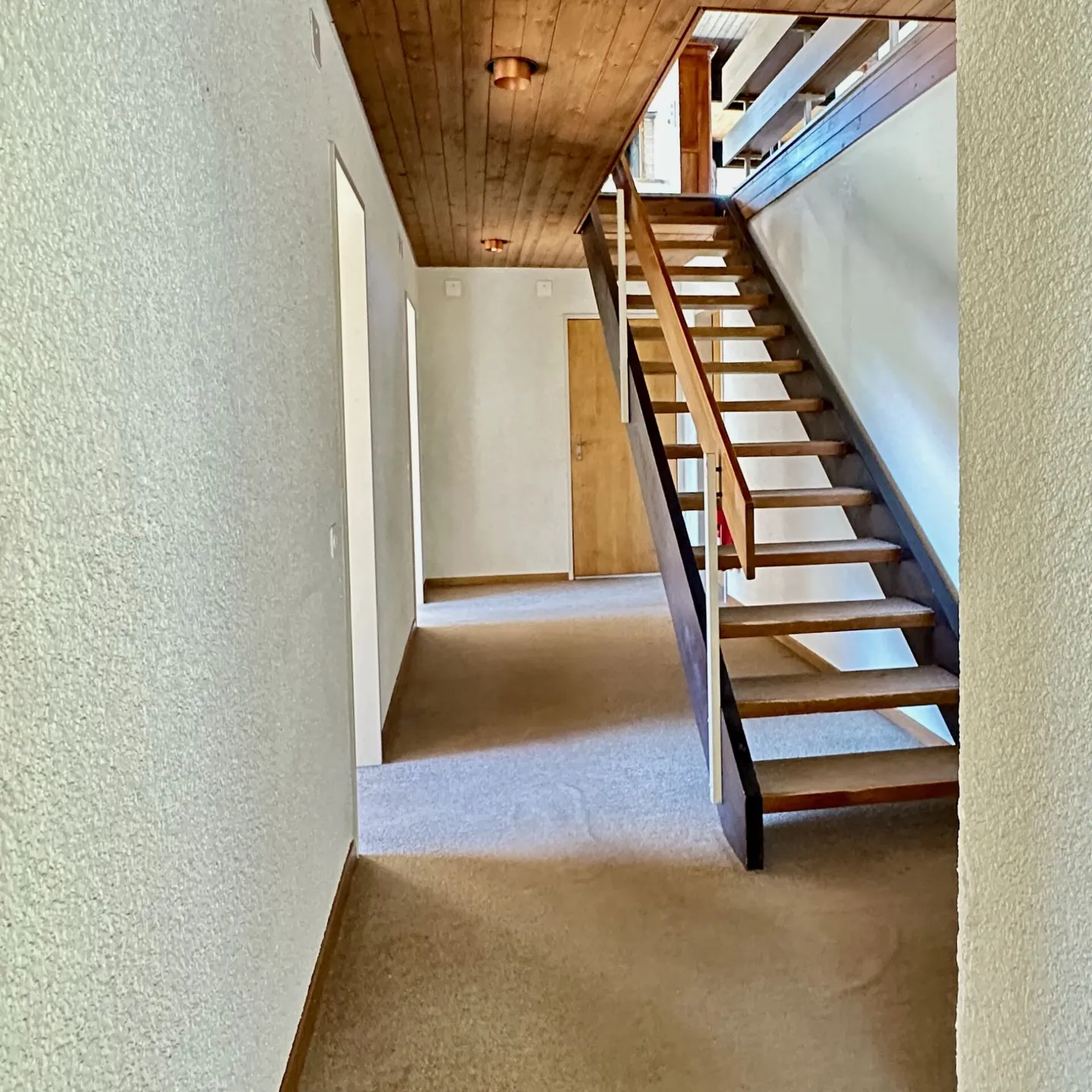 Detached 7-room single-family house with pool and panoramic view - Photo 11 of 15