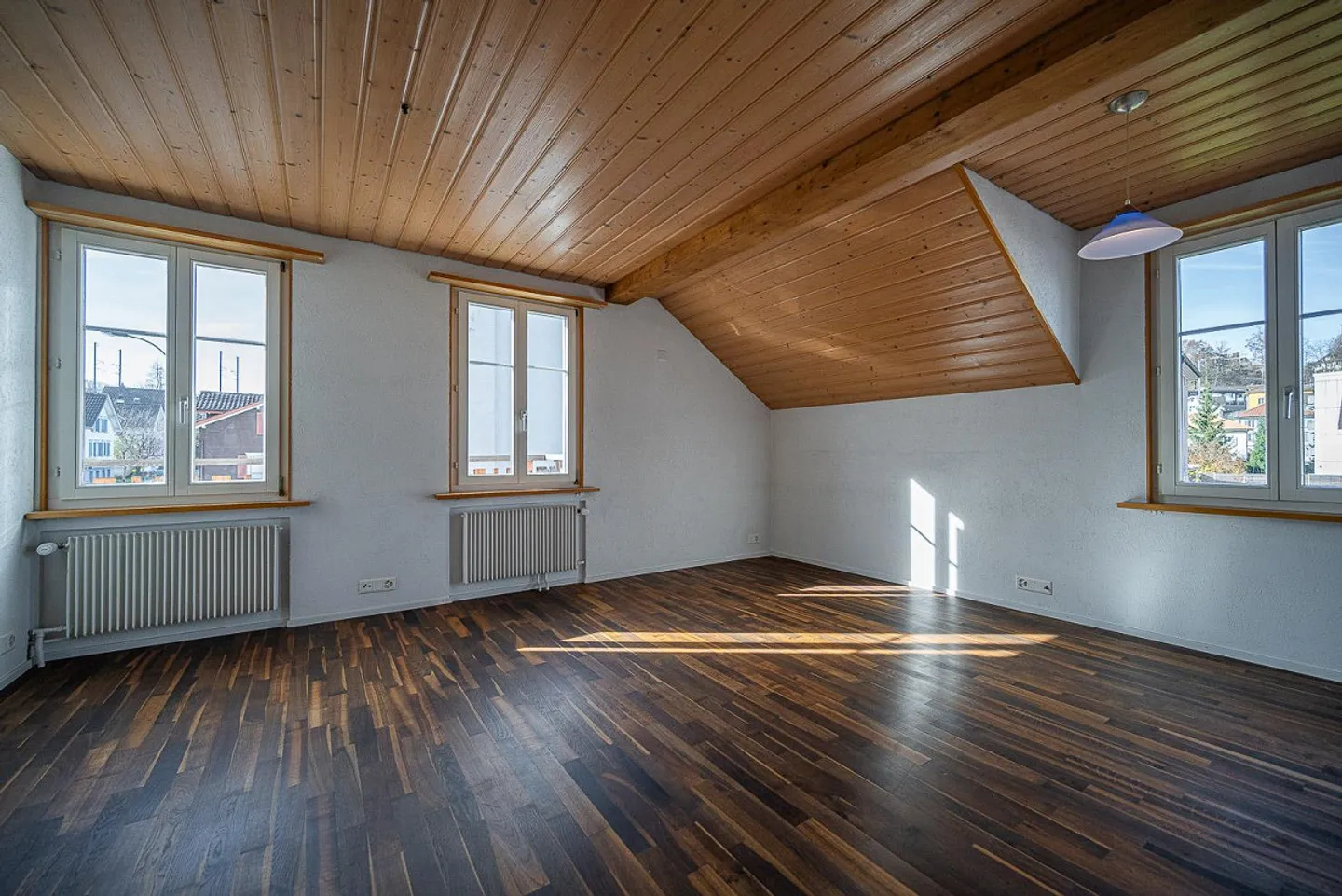 Maison à deux familles avec potentiel - Photo 8 sur 26