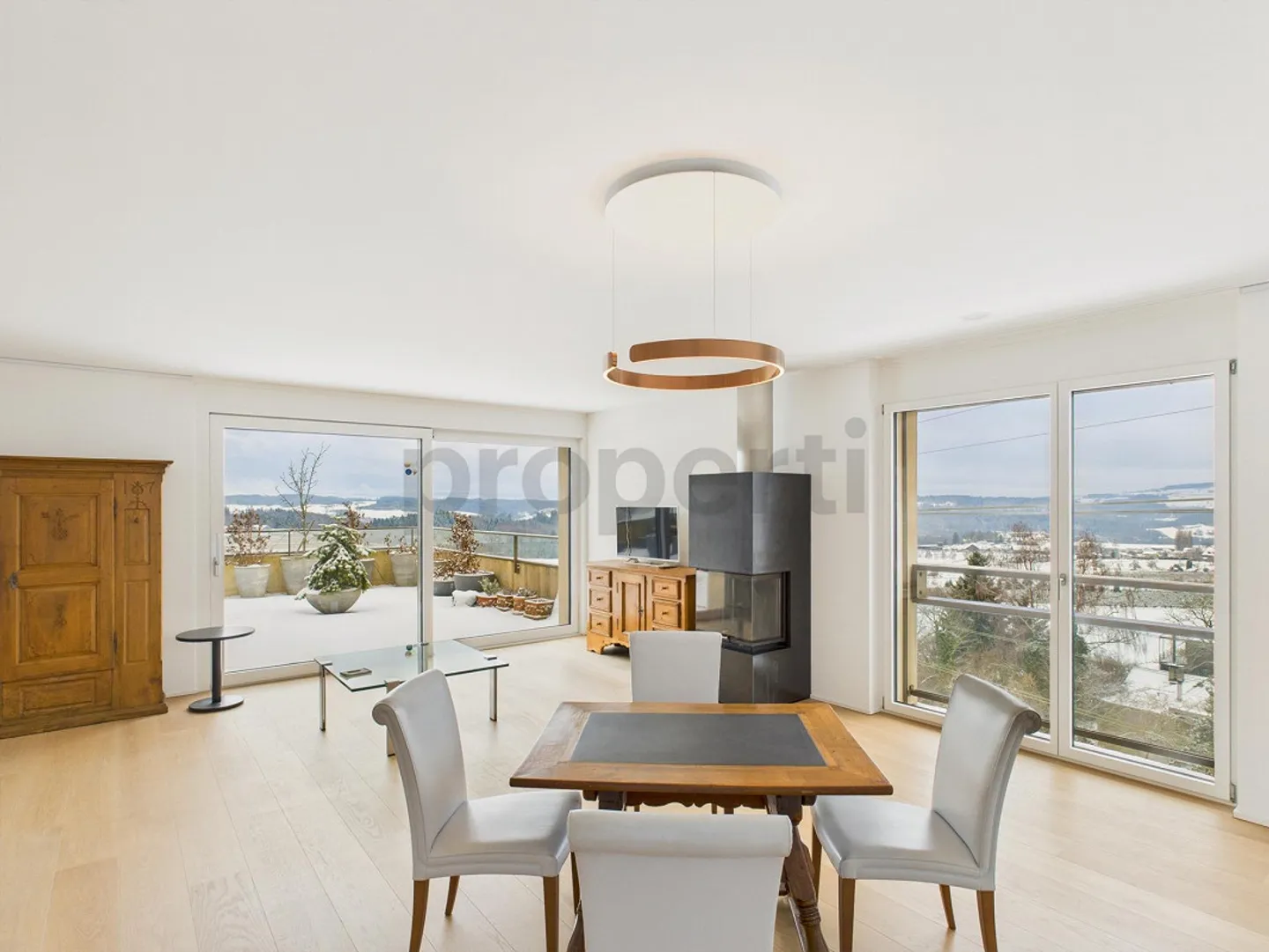 Modern 2.5-room apartment with large terrace in Waldegg near Uitikon - Photo 1 of 14