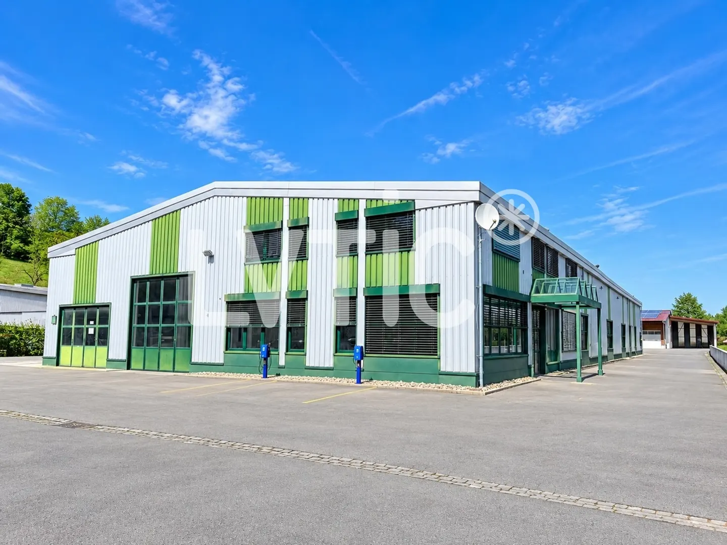 Industrial building of 2100 m2 on a plot of 4700 m2 for rent in Moudon - Photo 3 of 16