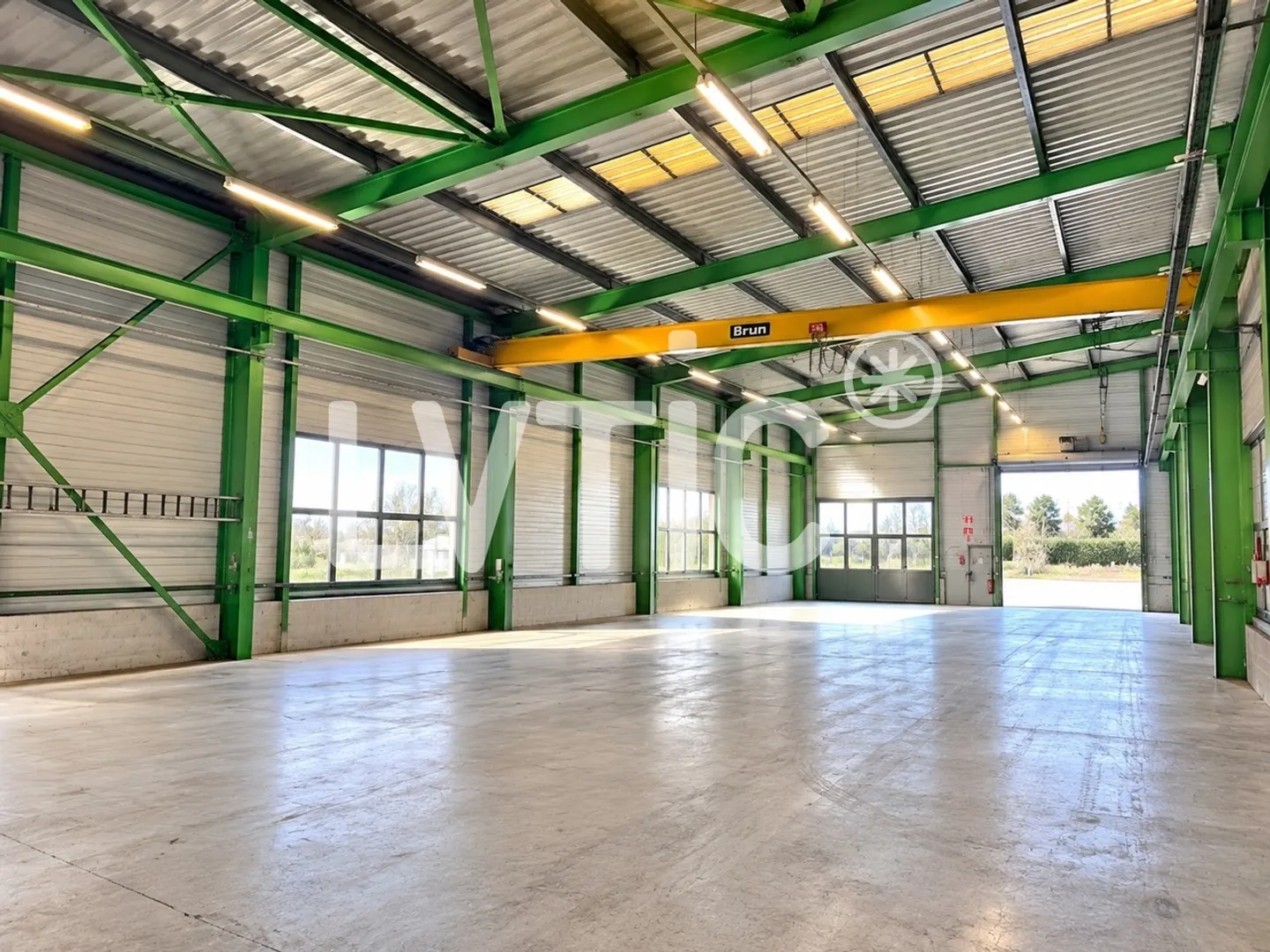 Industrial building of 2100 m2 on a plot of 4700 m2 for rent in Moudon - Photo 7 of 16