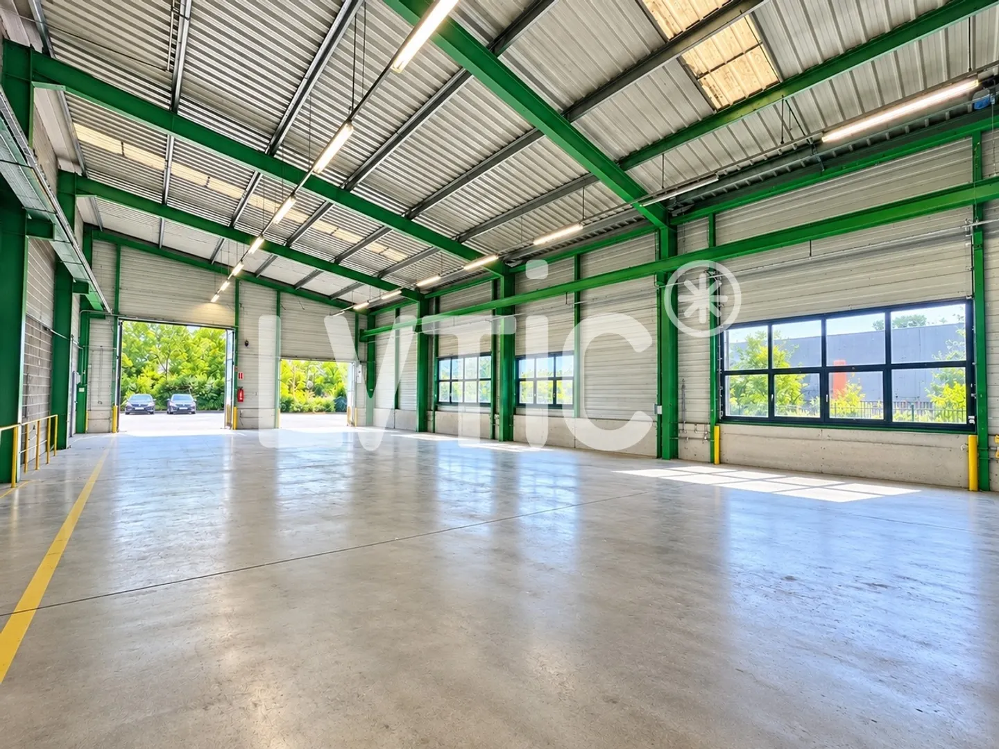 Industrial building of 2100 m2 on a plot of 4700 m2 for rent in Moudon - Photo 8 of 16