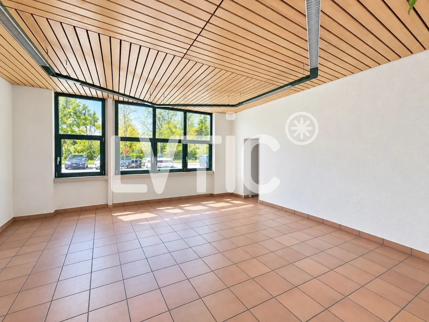 Industrial building of 2100 m2 on a plot of 4700 m2 for rent in Moudon - Photo 12 of 16