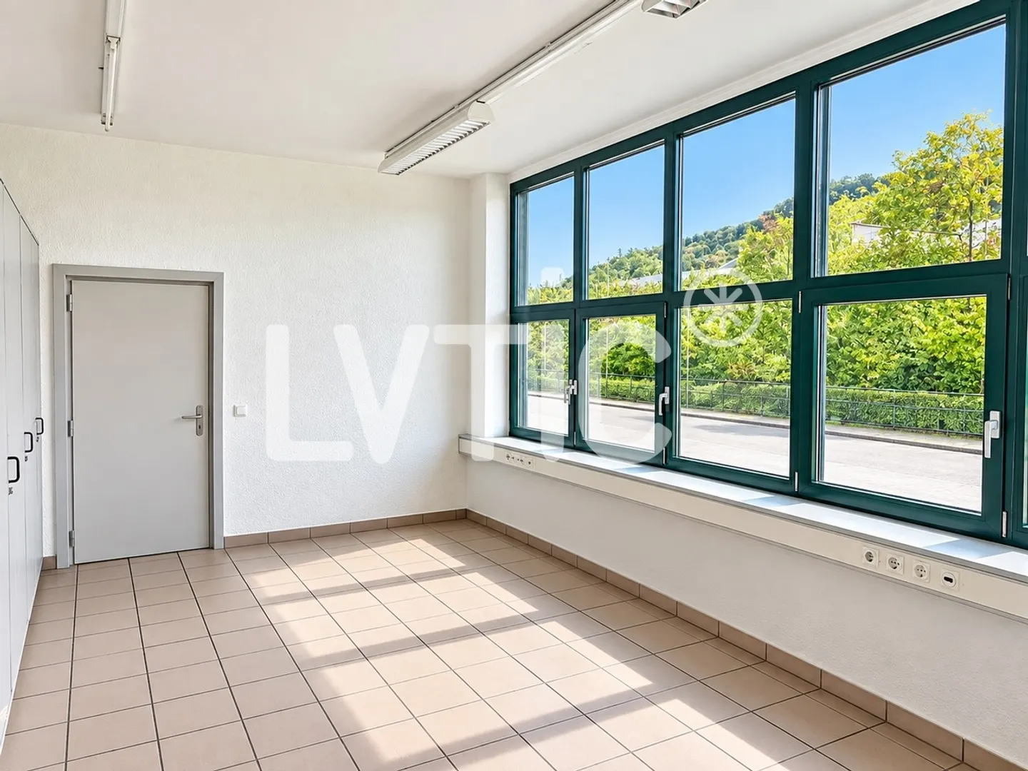 Industrial building of 2100 m2 on a plot of 4700 m2 for rent in Moudon - Photo 13 of 16