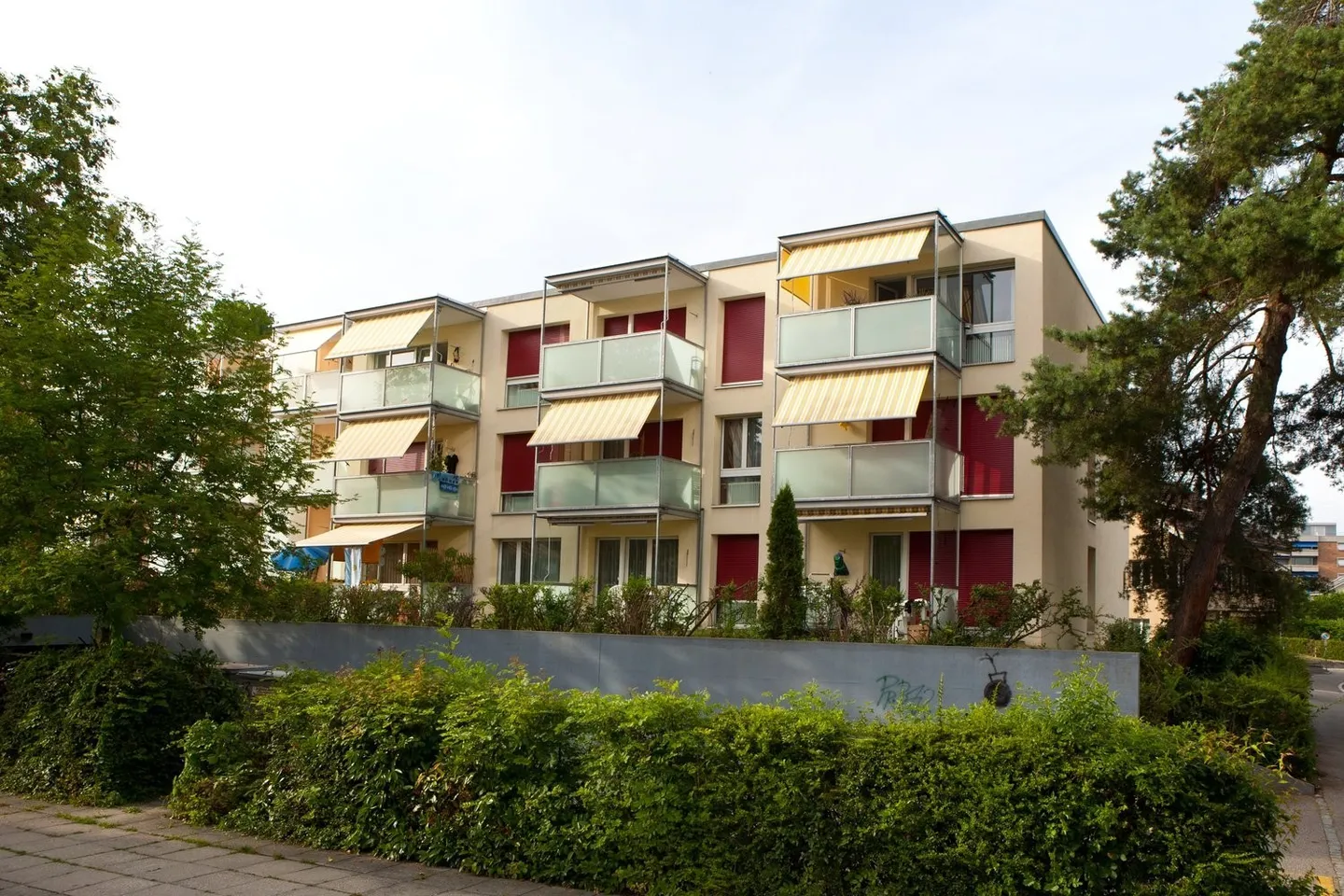 Il tuo moderno appartamento di 2,5 stanze nel cuore di Zollikofen! - Foto 1 di 8