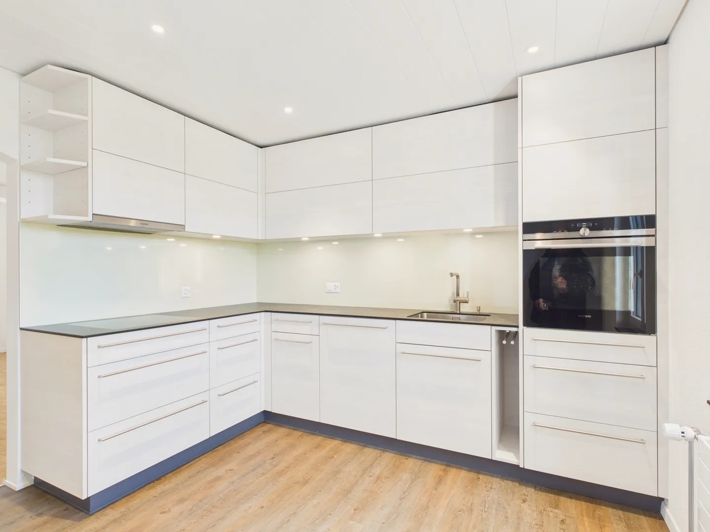 Appartamento ristrutturato di 4,5 stanze a Leibstadt, AG - Foto 2 di 11