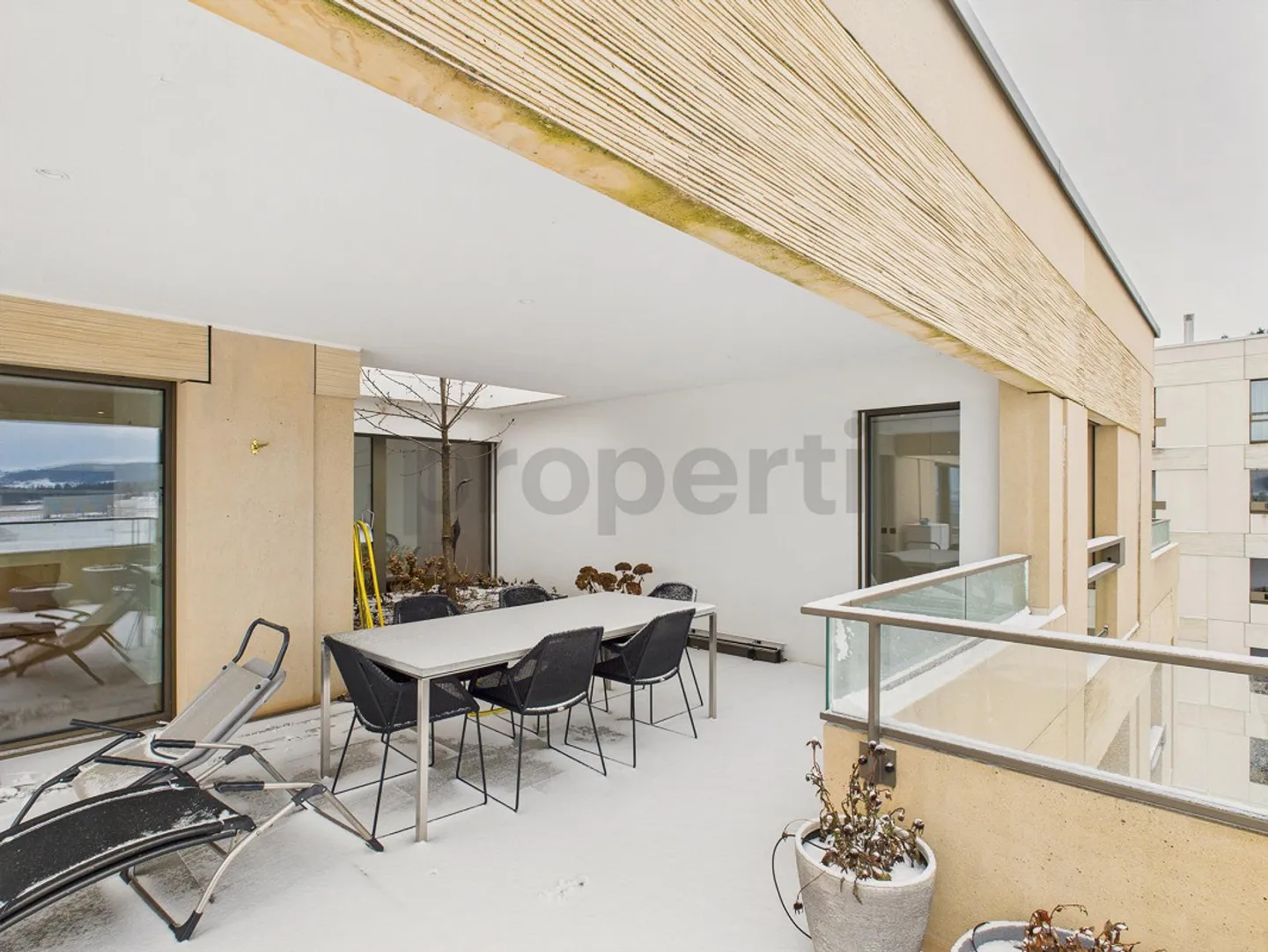 Modern 2.5-room apartment with large terrace in Waldegg near Uitikon - Photo 10 of 14