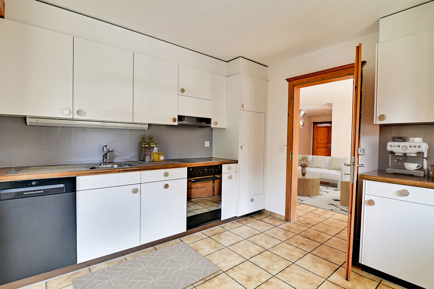 Renovated 3.5 room apartment on the ground floor in Küblis for rent - Photo 3 of 16