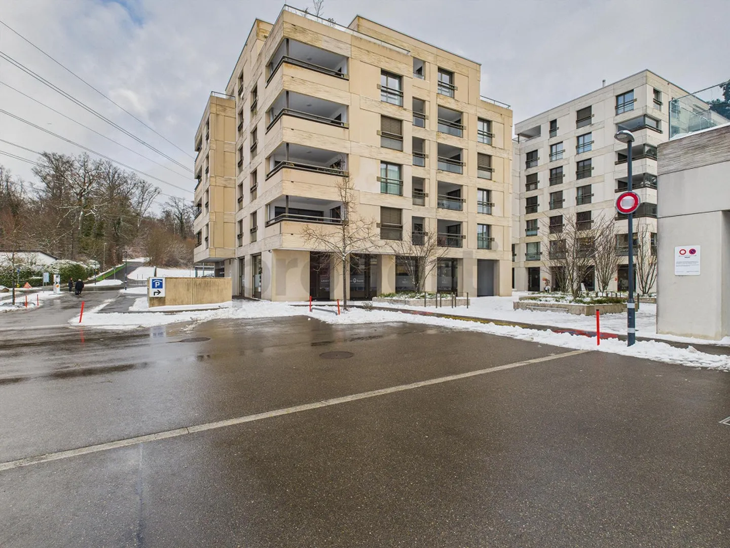 Modern 2.5-room apartment with large terrace in Waldegg near Uitikon - Photo 13 of 14