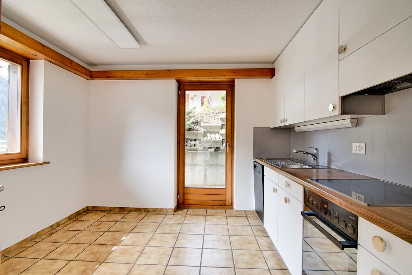 Renovated 3.5 room apartment on the ground floor in Küblis for rent - Photo 11 of 16