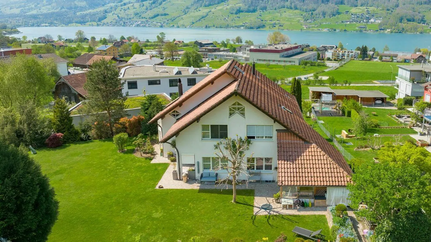 Exklusives Einfamilienhaus an traumhafter Lage dass keine Wünsche o... - Foto 4 von 12