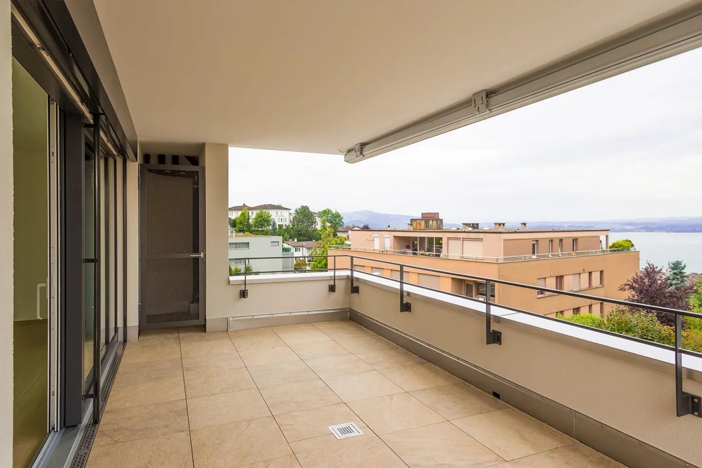 Modern 2.5-room apartment in Zug with beautiful view - Photo 7 of 8