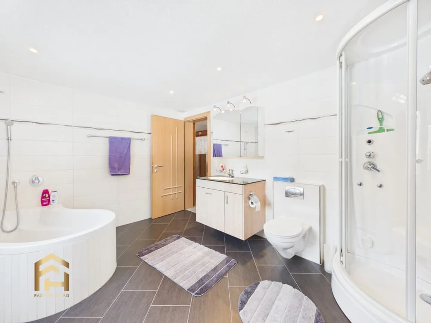 Appartement spacieux de 3,5 pièces à Herbriggen, rénové et bien desservi - Photo 8 sur 12