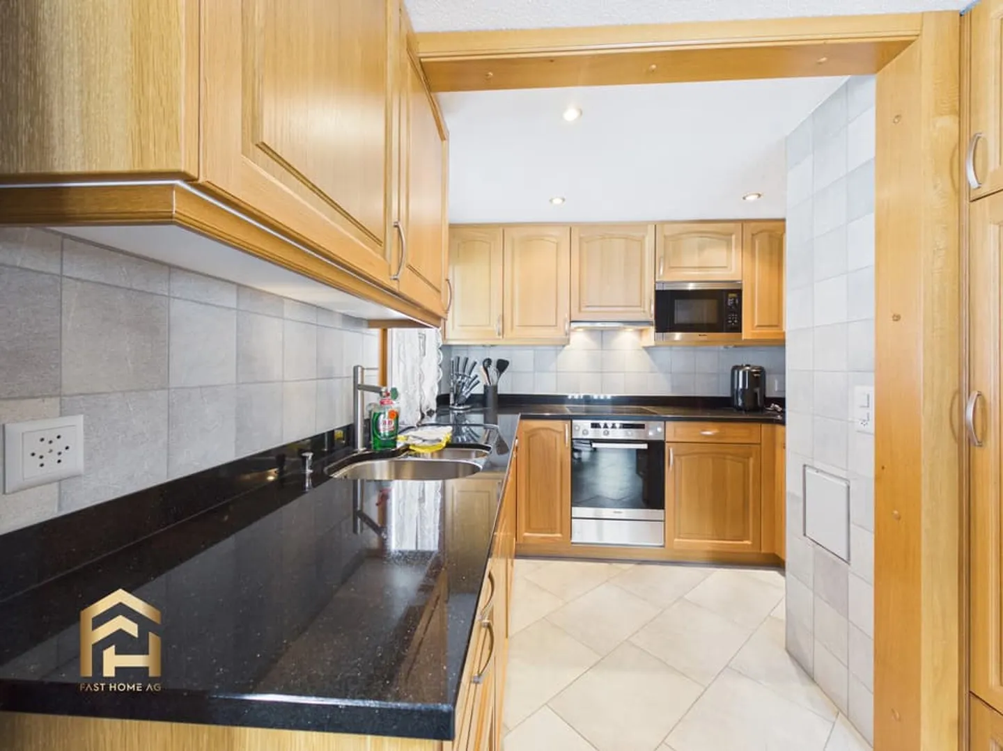 Appartement spacieux de 3,5 pièces à Herbriggen, rénové et bien desservi - Photo 3 sur 12