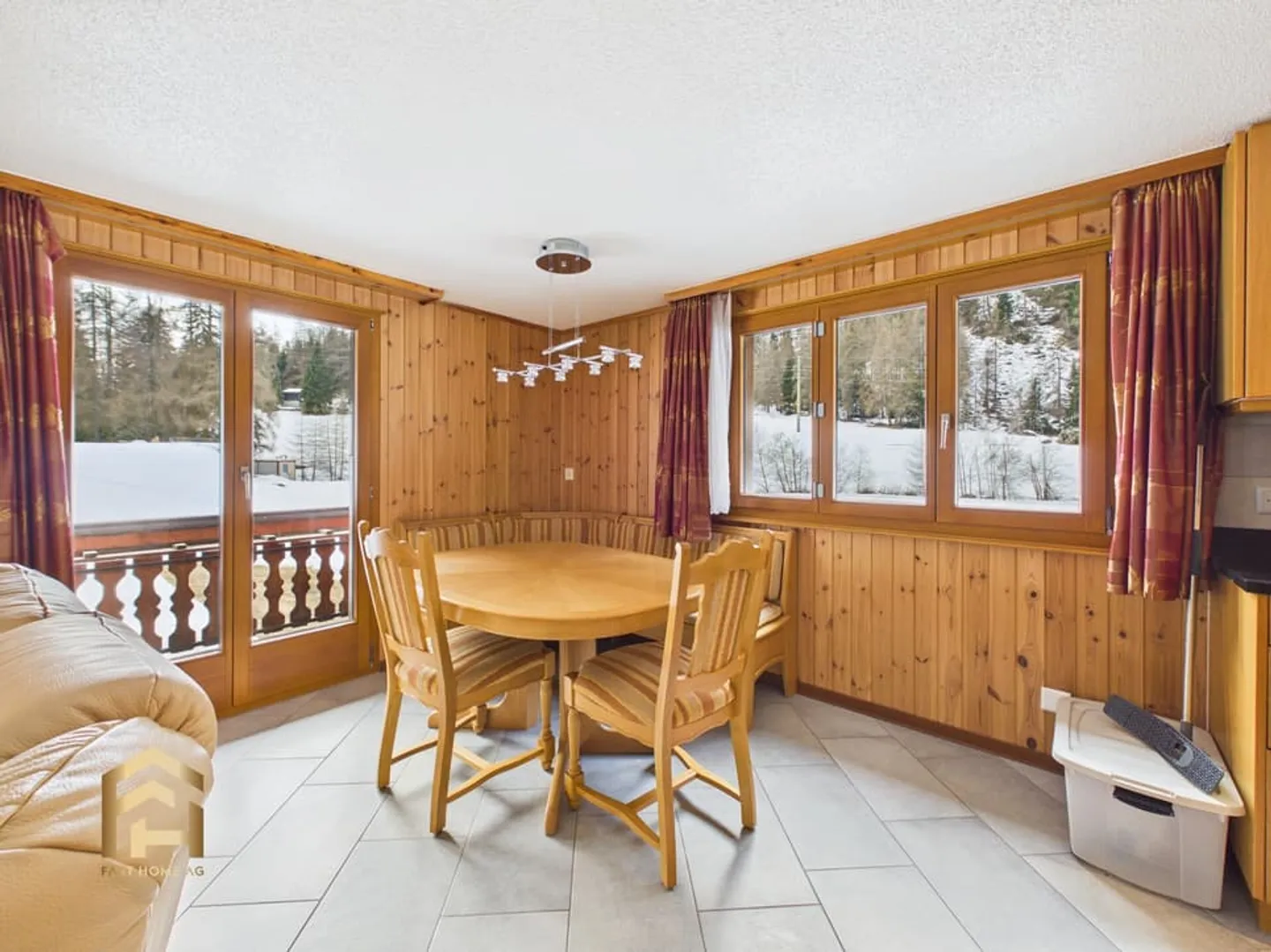 Appartement spacieux de 3,5 pièces à Herbriggen, rénové et bien desservi - Photo 4 sur 12