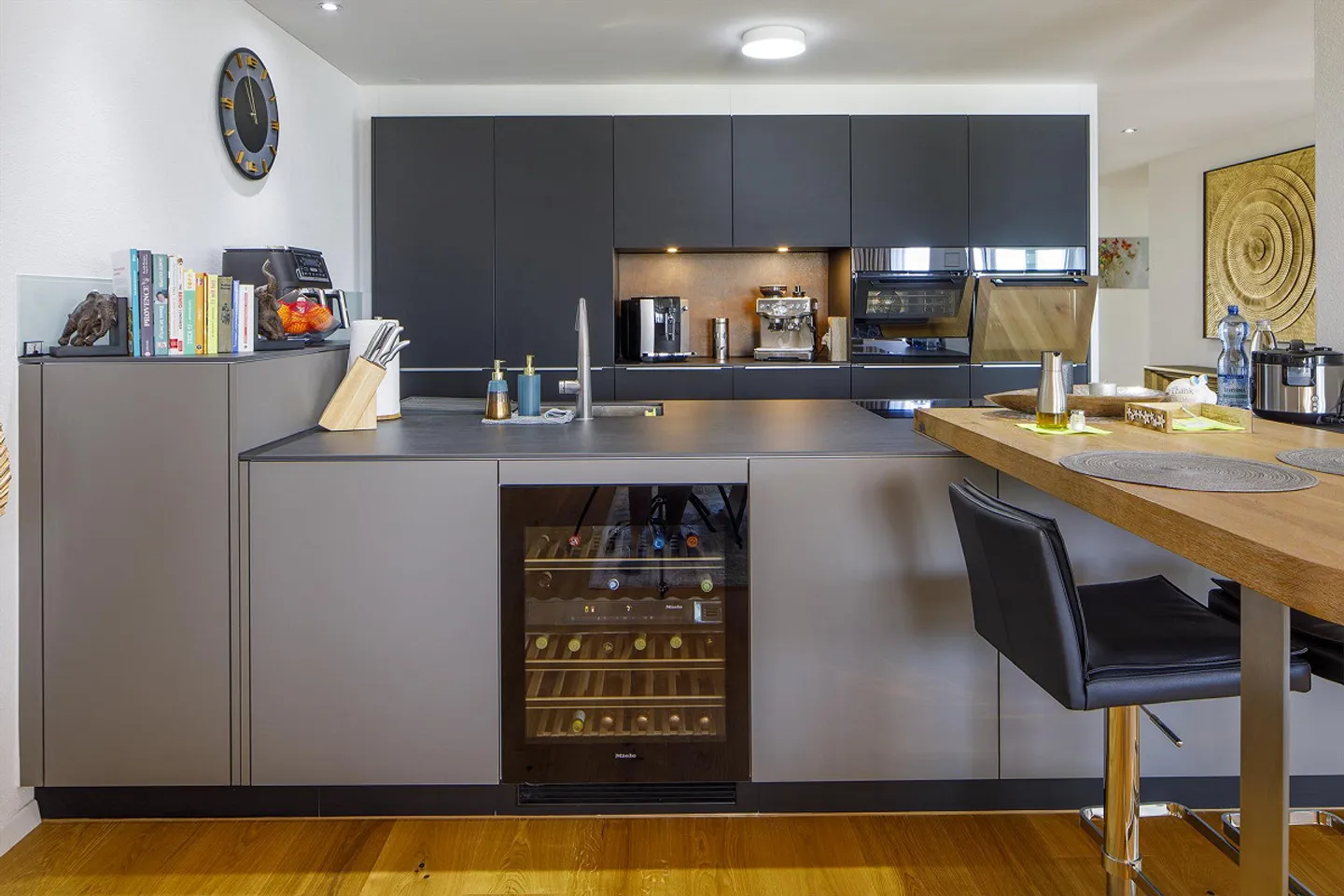 Exklusive 5.5 Zimmer Terrassenwohnung mit Berg- und Panoramasicht - Photo 7 sur 21