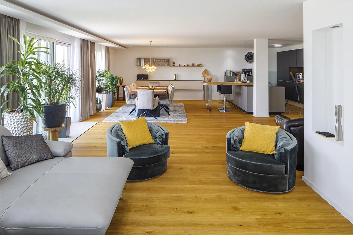 Exklusive 5.5 Zimmer Terrassenwohnung mit Berg- und Panoramasicht - Photo 5 sur 21