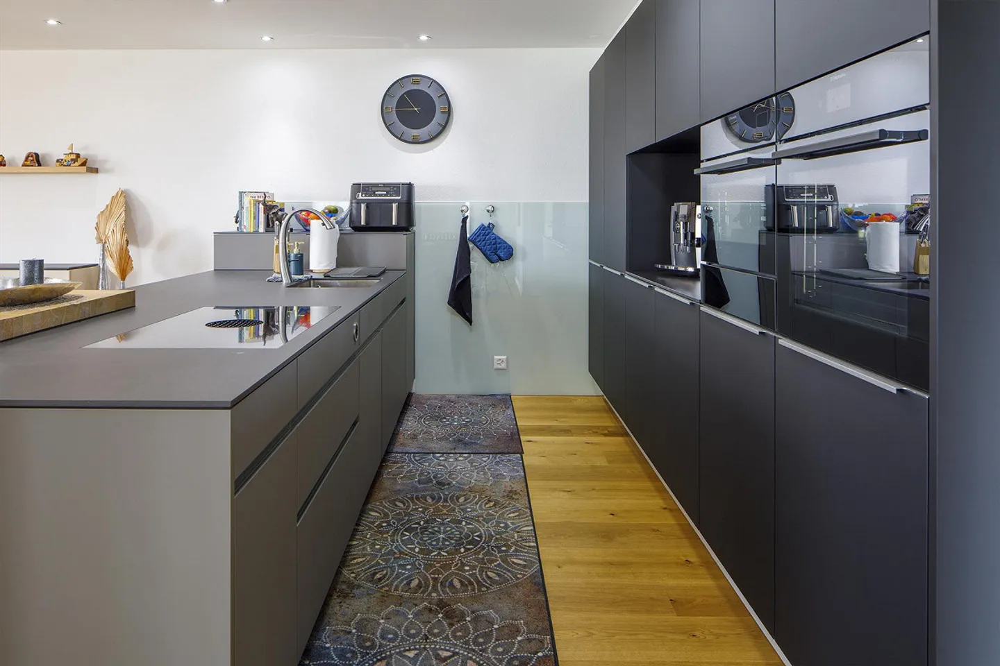Exklusive 5.5 Zimmer Terrassenwohnung mit Berg- und Panoramasicht - Photo 9 sur 21