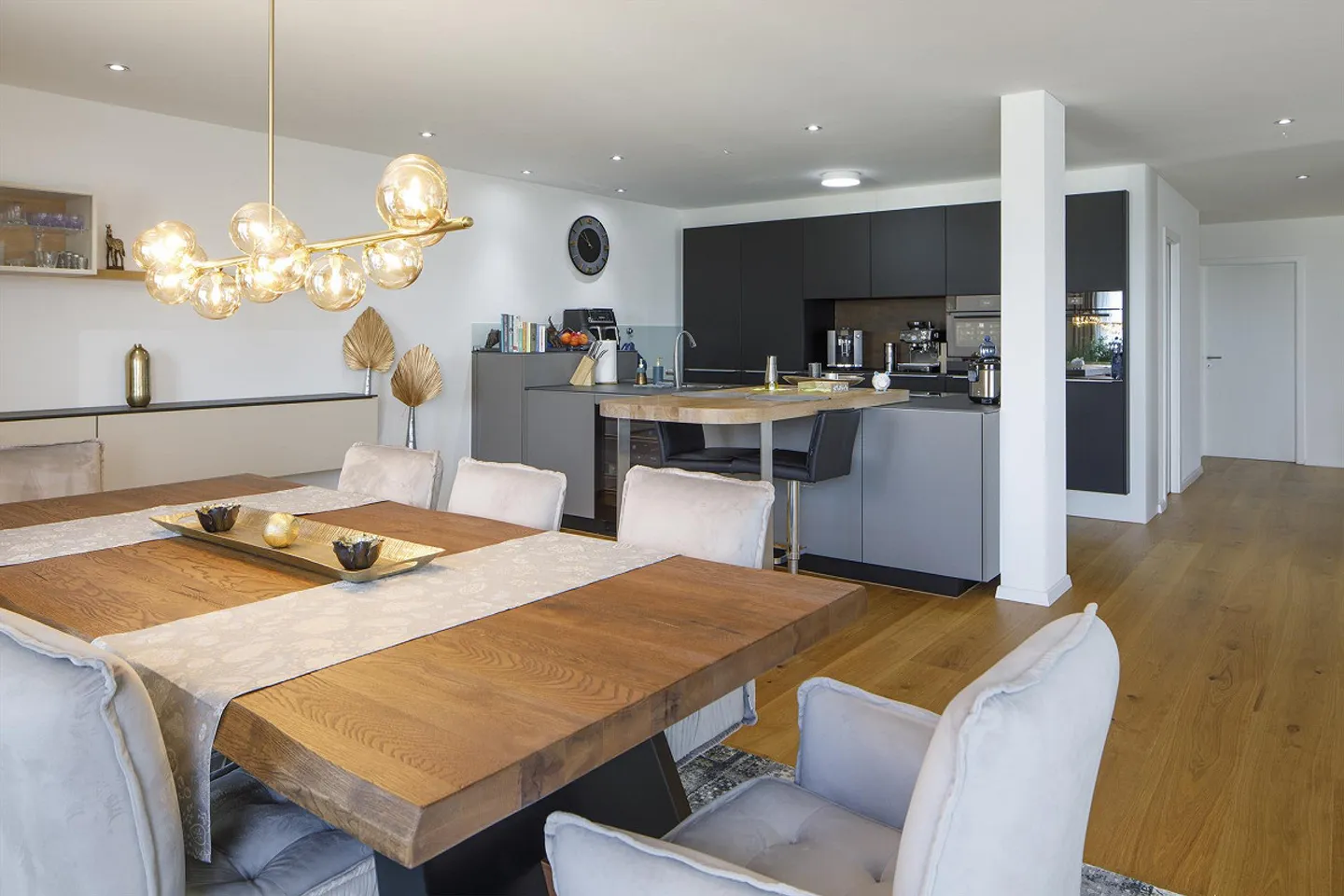Exklusive 5.5 Zimmer Terrassenwohnung mit Berg- und Panoramasicht - Photo 11 sur 21