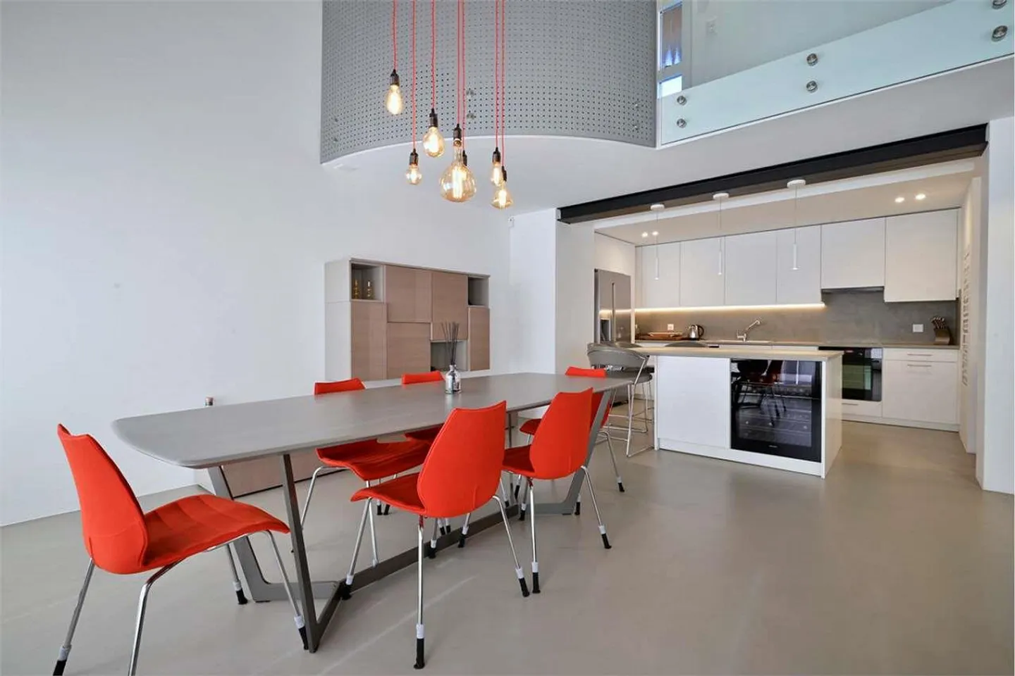 Élégance et modernité : maison jumelée rénovée - Photo 5 sur 13