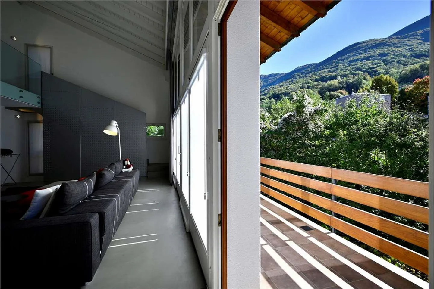 Élégance et modernité : maison jumelée rénovée - Photo 8 sur 13