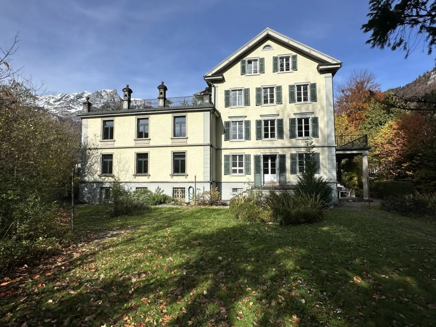 Unique apartment with large living space in a sunny location - Photo 2 of 11