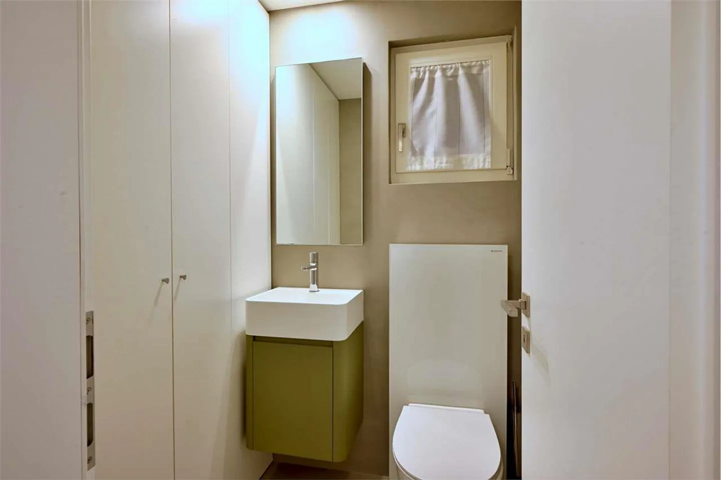 Élégance et modernité : maison jumelée rénovée - Photo 10 sur 13