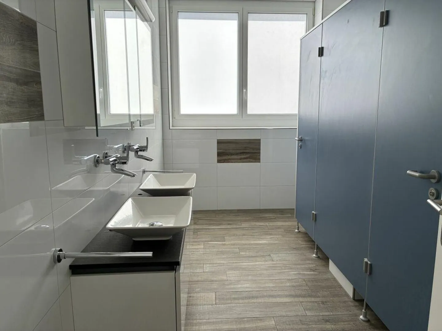 Grosszügige Werkhalle mit vielseitigen Räumen - Foto 8 von 12