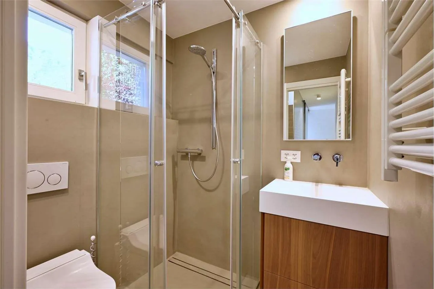 Élégance et modernité : maison jumelée rénovée - Photo 13 sur 13
