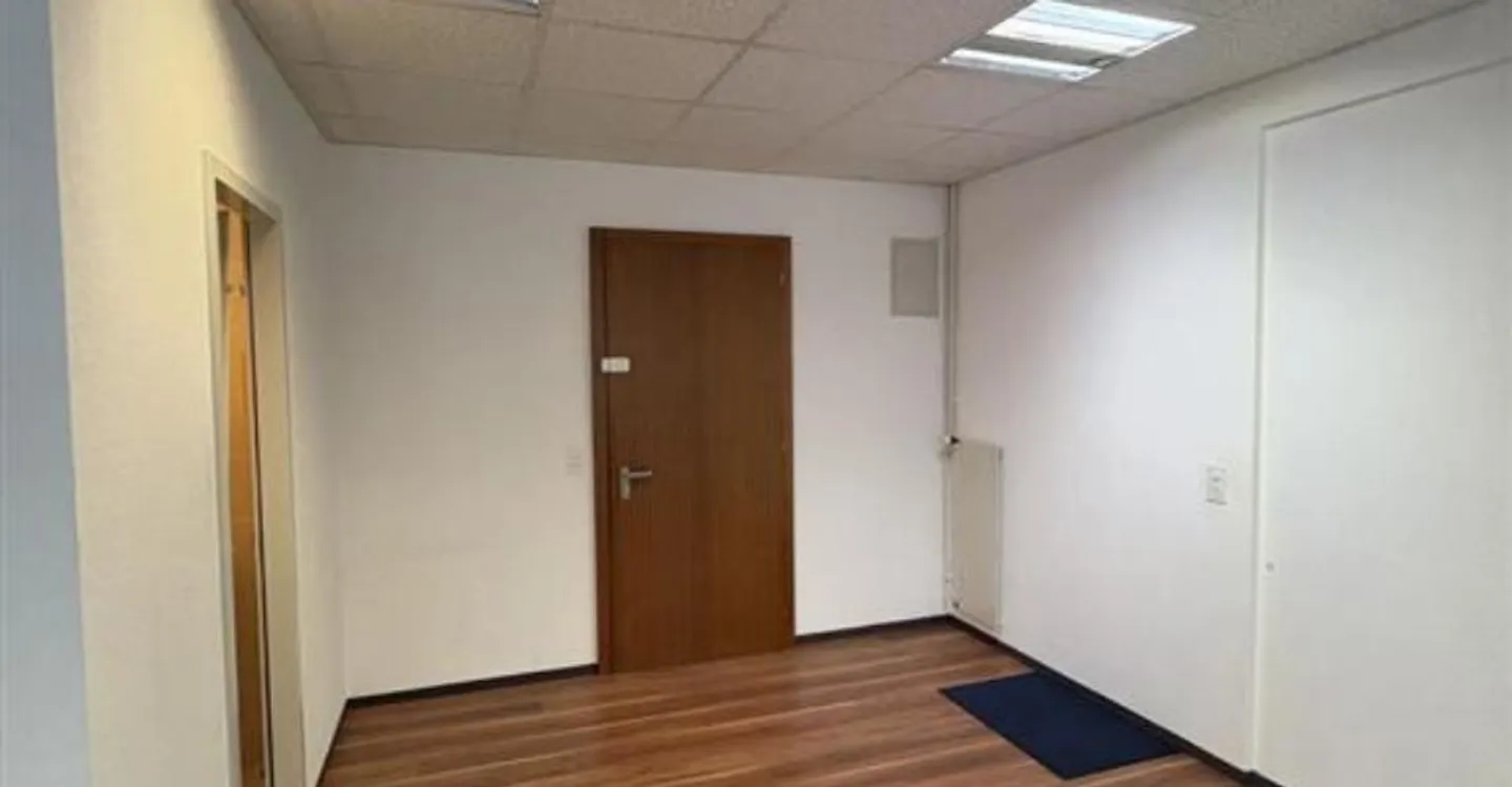 Bureau Spacieux à Louer - Photo 2 sur 3