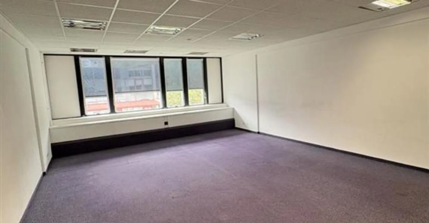 Bureau Spacieux à Louer - Photo 3 sur 3