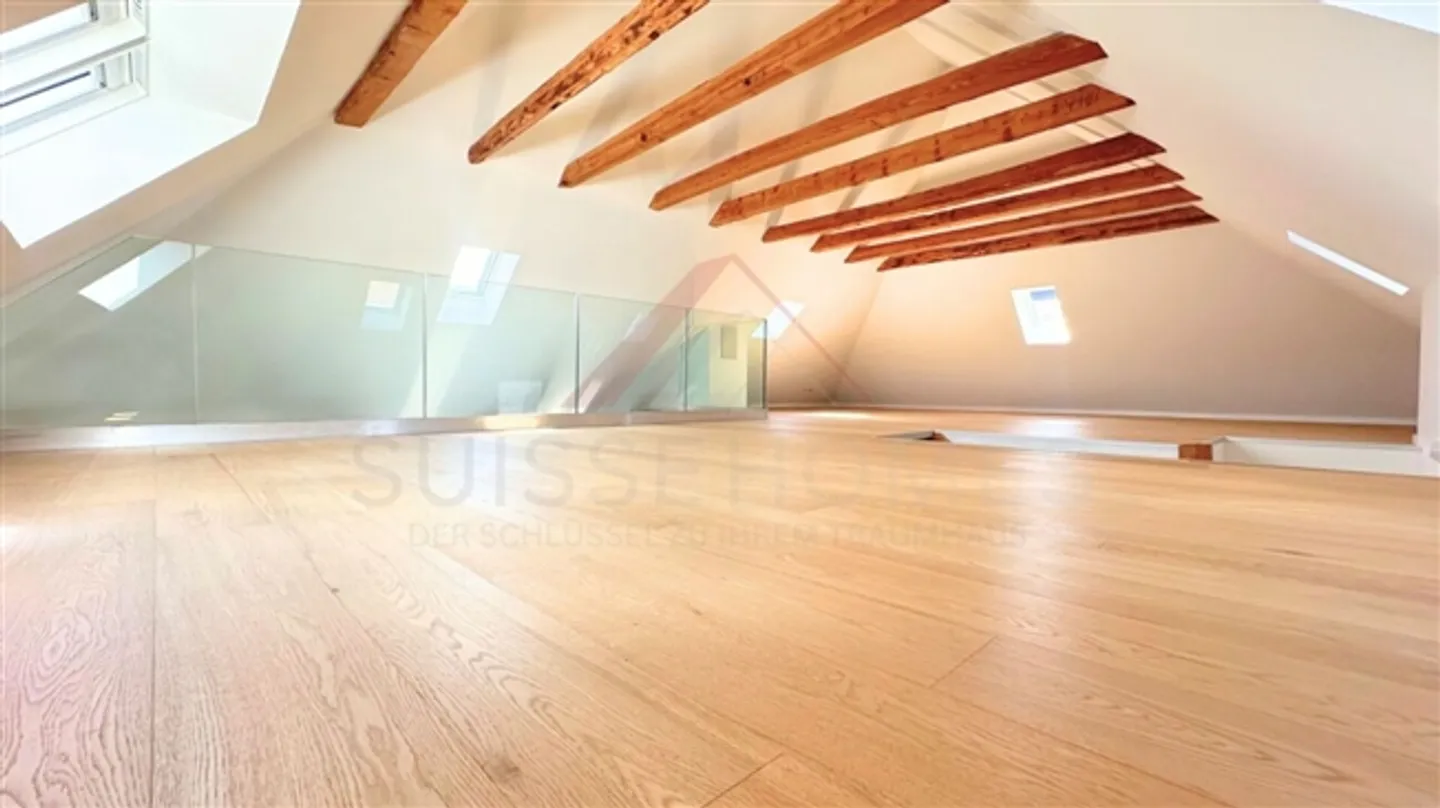 Magnifica maisonette di 200 m² con soppalco e fascino d'altri tempi - Foto 4 di 13