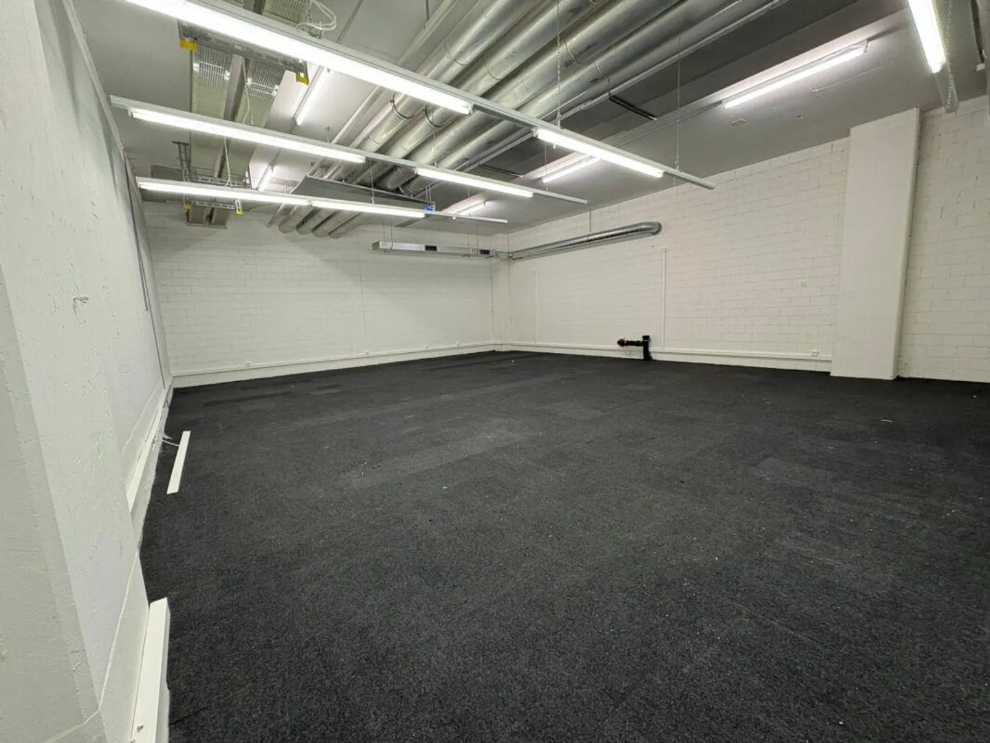 Espace de stockage spacieux au centre de Zug - Photo 3 sur 4