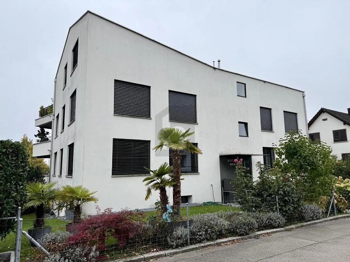 SUNNY, SPACIOUS AND CENTRAL - Photo 1 of 6