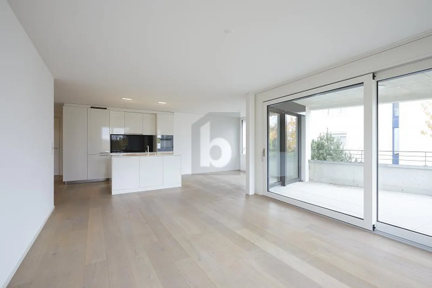 SUNNY, SPACIOUS AND CENTRAL - Photo 2 of 6