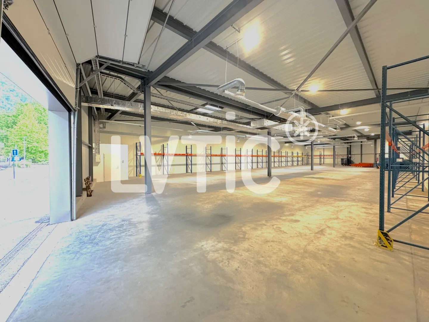 Lager, Werkstatt von 796 m2 zur Miete in Villeneuve - Foto 1 von 14