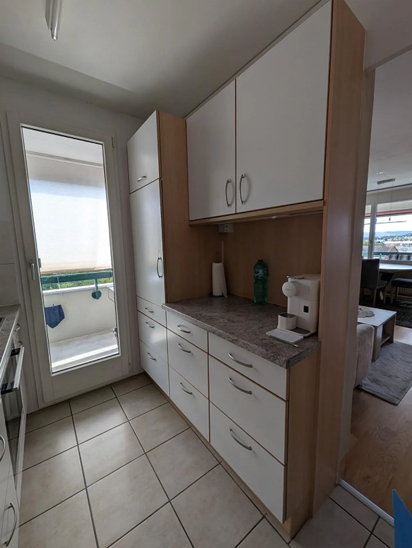 Pretty, bright 4-room apartment with great views (6th floor with elevator) in Arlesheim - Photo 3 of 13