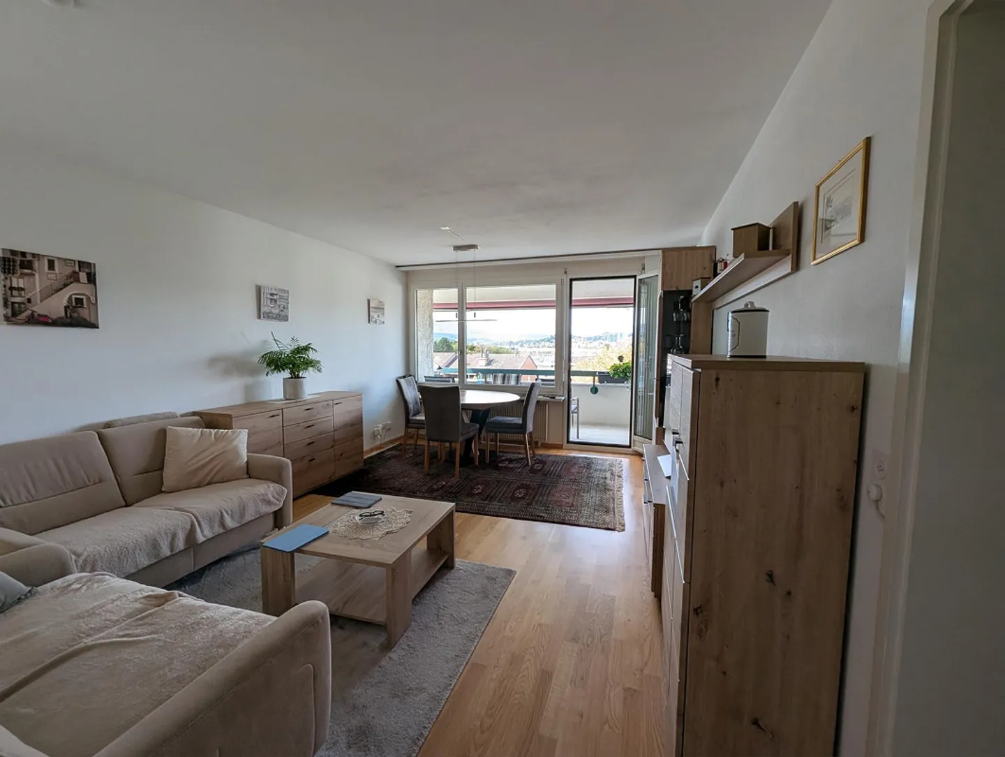 Pretty, bright 4-room apartment with great views (6th floor with elevator) in Arlesheim - Photo 4 of 13