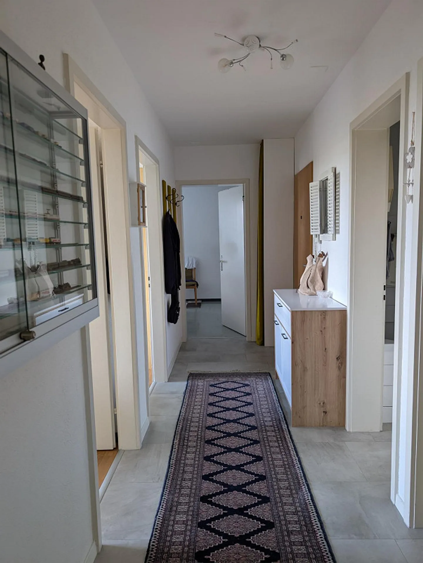 Pretty, bright 4-room apartment with great views (6th floor with elevator) in Arlesheim - Photo 7 of 13