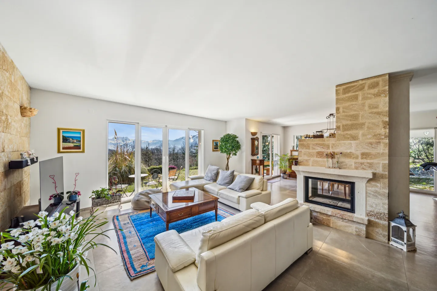 Row house for sale - Photo 3 of 20