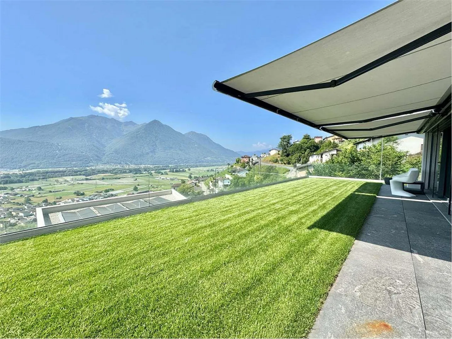 Villa moderna Minergie-P ad Agarone - Foto 2 di 13