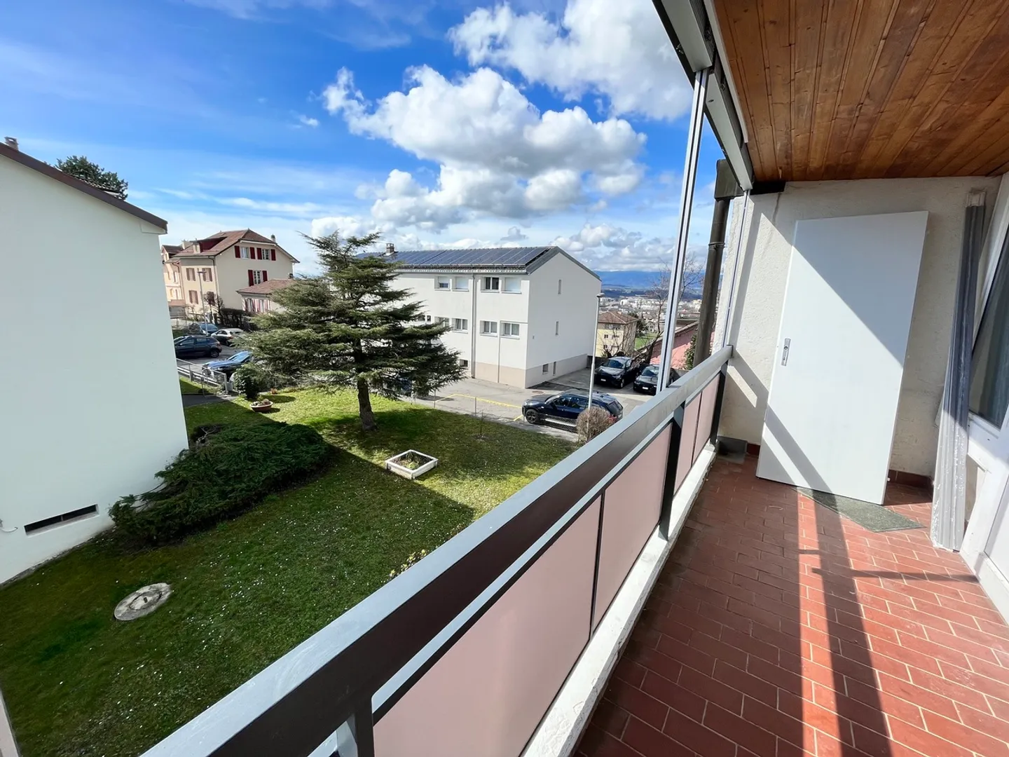 Apartment with 4.5 rooms on Chemin du Mont-Blanc 3, 1023 Crissier - Photo 3 of 7