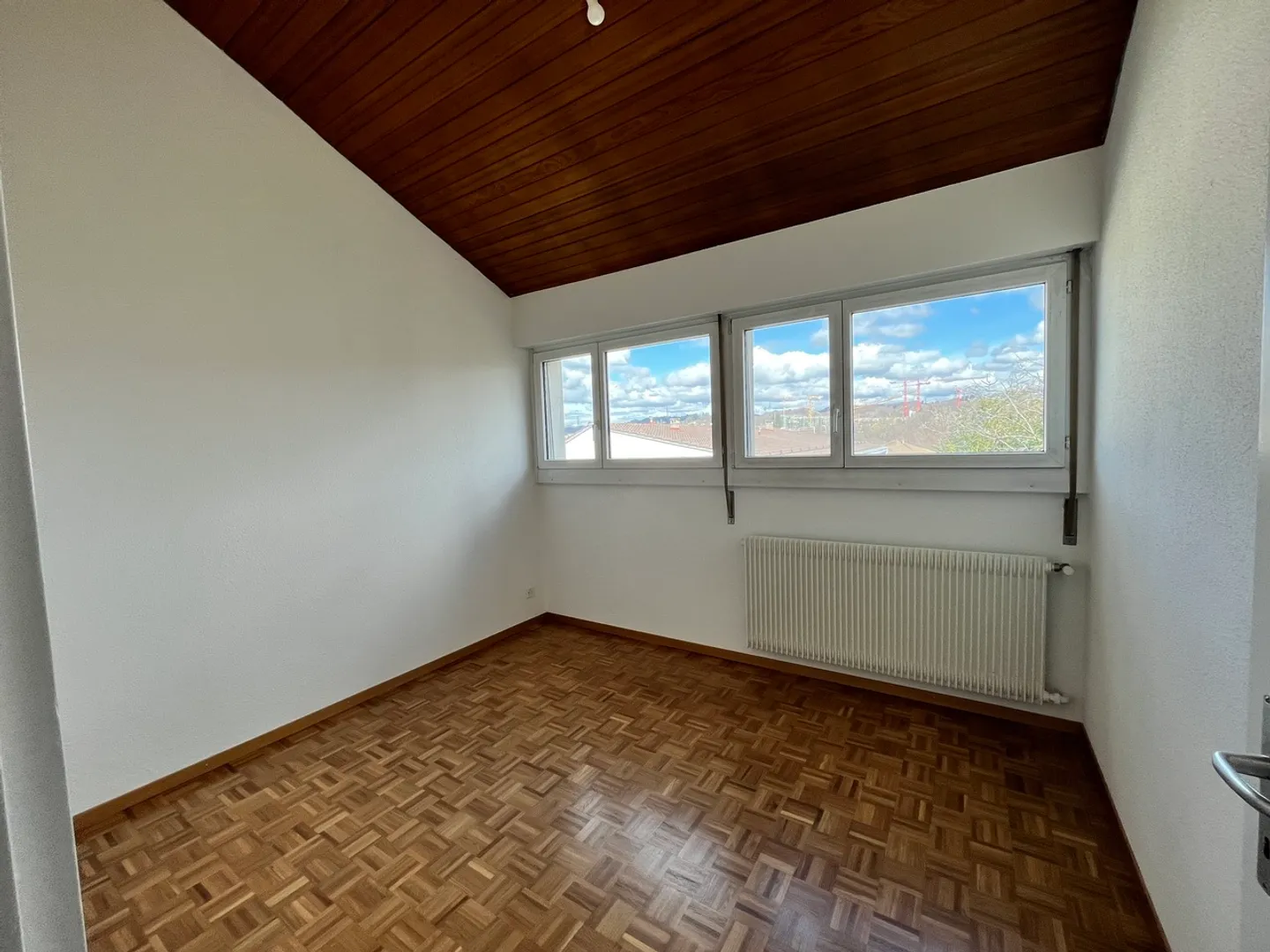 Apartment with 4.5 rooms on Chemin du Mont-Blanc 3, 1023 Crissier - Photo 5 of 7
