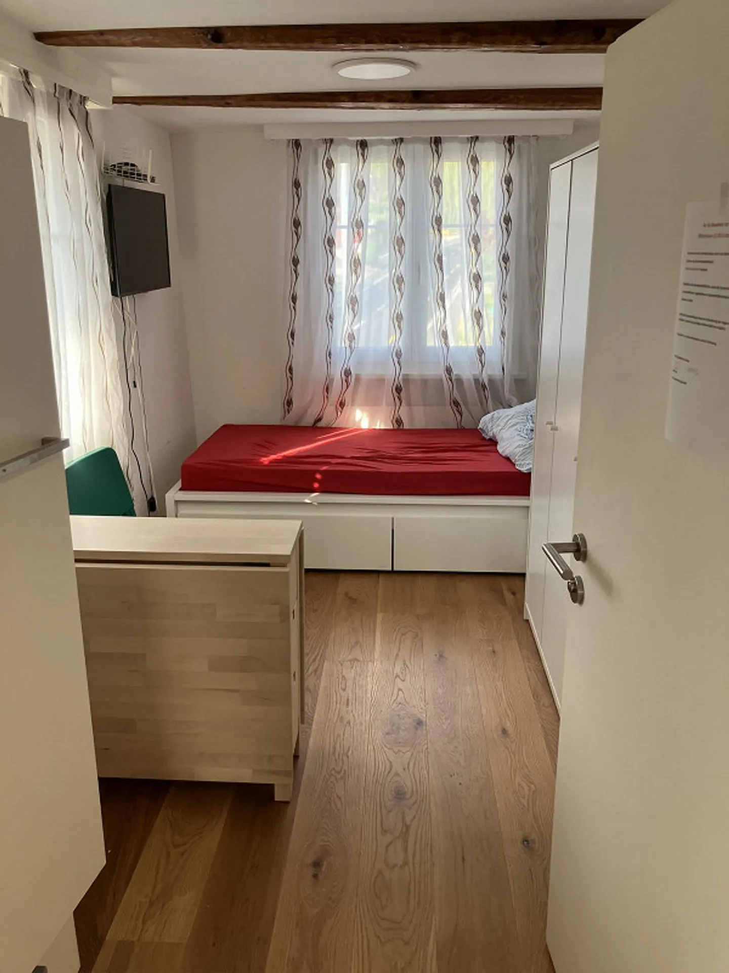 Room with private refrigerator, TV and Wi-Fi - Photo 2 of 4